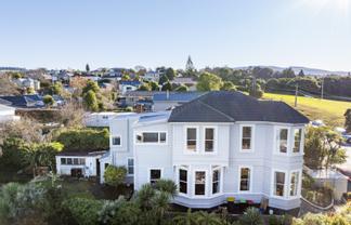 101 Eglinton Road, Mornington