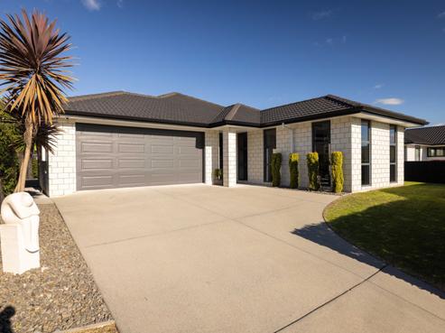 19 Ballintoy Park Drive, Welcome Bay