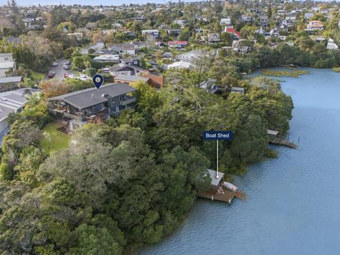 132 Aeroview Drive, Beach Haven