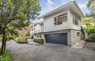 100 Larsen Crescent, Tawa