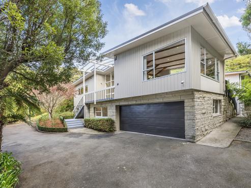 100 Larsen Crescent, Tawa