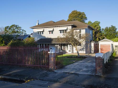 89 Esplanade, Kaiti
