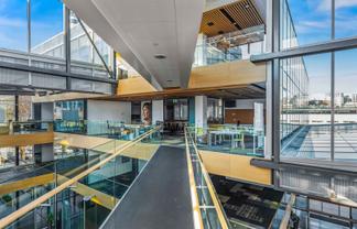 High quality floors - 698sqm - 2,286sqm