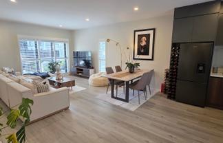 1/1 Holland Avenue, Point England