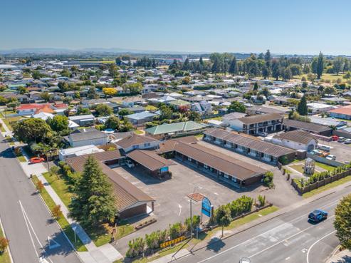 1400 Karamu Road North, Mayfair