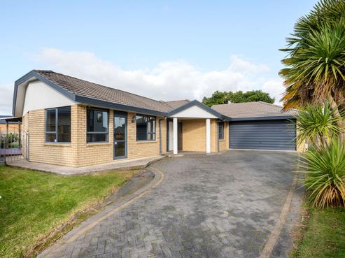11 Castlewold Place, Huntington