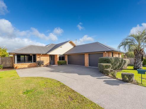 13 Thomas Road, Huntington