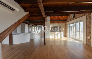 COMMERCIAL LIVE/WORK IN GREAT LOCATION