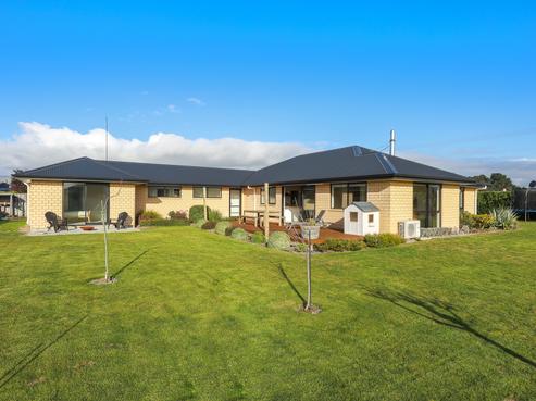 11 Aerodrome Road, Burleigh