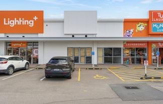 Showroom Retail with Exceptional Exposure