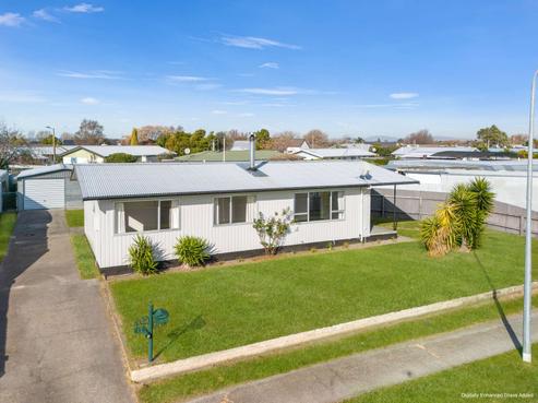 17 Tait Drive, Greenmeadows