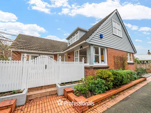 10 Avalon Crescent, Avalon