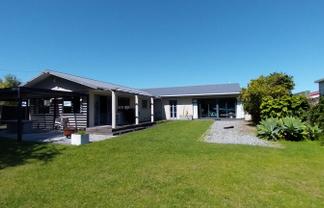 300 The Square, Whangamata