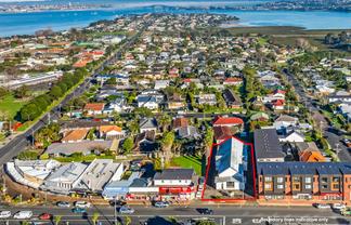 LARGE FREEHOLD PROPERTY WITH MULTIPLE OPTIONS
