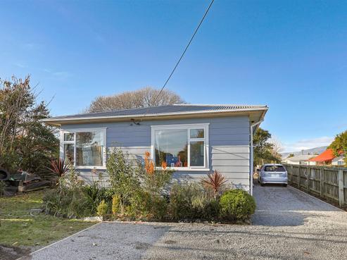 19 Russell Street, Westport
