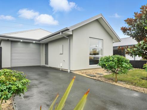 8 Helmore Street, Fernside