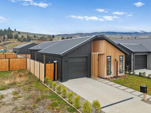 60 Wooing Tree Avenue, Cromwell