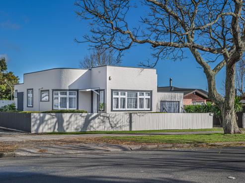 670 Queen Street East, Levin