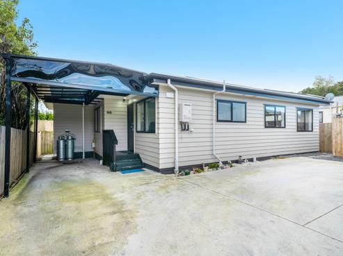 15B Crown Crescent, Otara