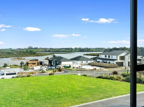16 Parkmore Drive, Rosehill