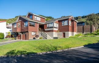 11 Duval Grove, Tawa