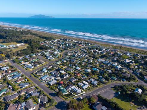 45A Tasman Road, Otaki Beach