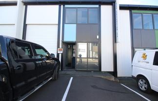 Modern office/warehouse offered for lease