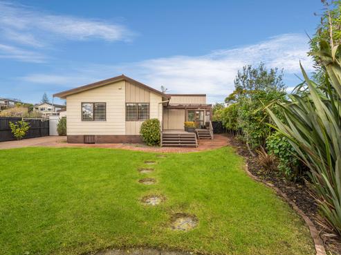 8 Chipping Dale, Mangere Bridge