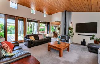 8 Sylvia Lane, Maunu