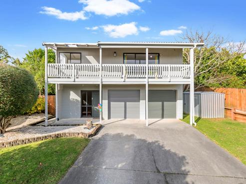 10 Photinia Place, Botany Downs