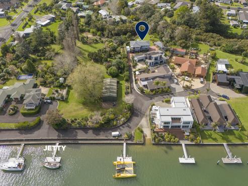 102 South Highway East, Whitianga