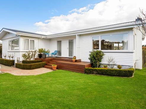 11 Diane Grove, Paparangi