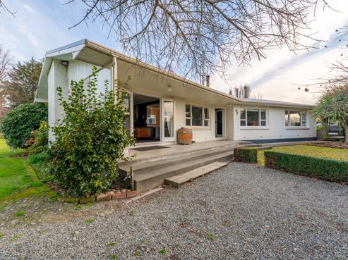 889 Pleasant Point Highway, Levels