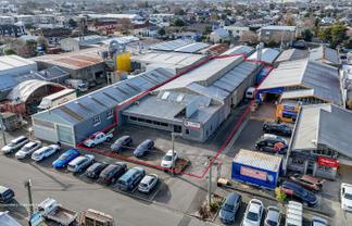 Versatile industrial facility with 200 amps power