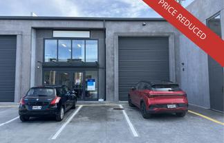 Near new warehouse/showroom