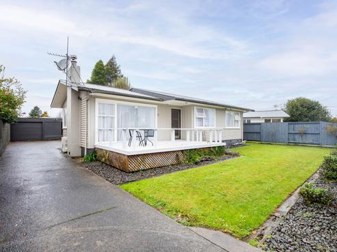 6 Colstone Street, Glenview