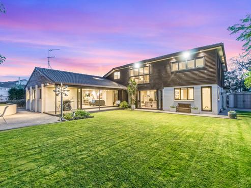 8A The Drive, Epsom