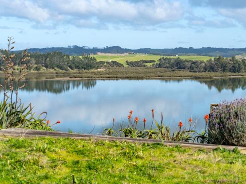 17 Dem Street, Paparoa