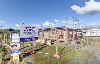 312 No 3 Line, Okoia