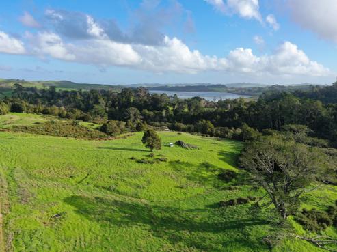 60 Te Pahi River Drive, Paparoa