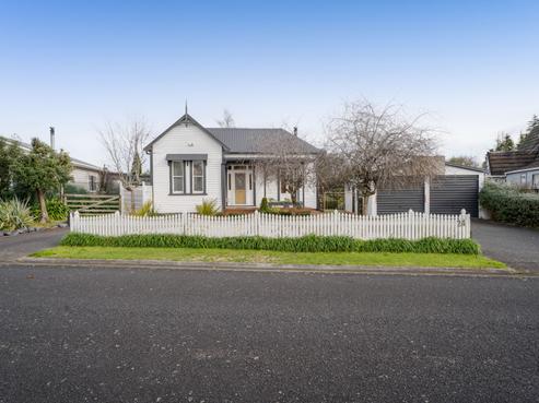 24 Dunn Street, Egmont Village