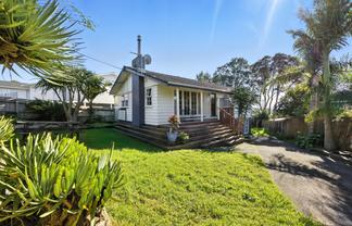 24 Royal Road, Massey