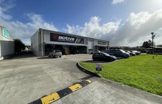 High-Profile Corner Site with Trade Showroom