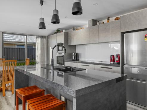 8 Walker Place, Alexandra