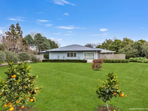 1098 Queen Street East, Levin