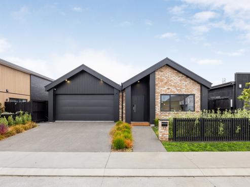35 Earp Crescent, Greenhill Park