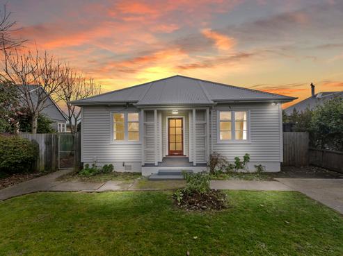 42 Pitcairn Crescent, Bryndwr