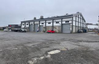 810m2* Industrial Warehouse with Large Yard 
