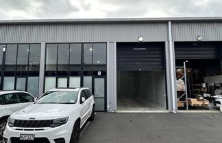 Near new & ready to go!