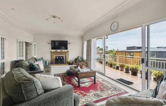 49 Hilltop Road, Flat Bush